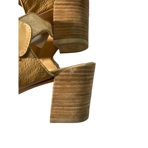 Stuart Weitzman Leather Nude Strappy Chunk Heel Sandal - Picture 15 of 16